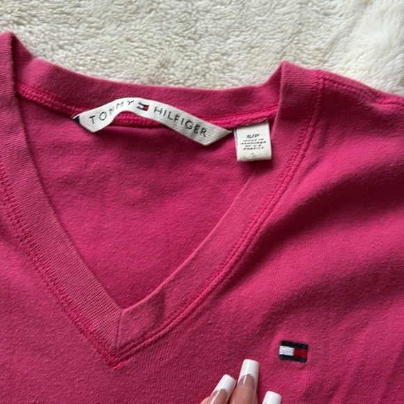 Tommy Hilfiger Pink Cotton V-Neck Tee – Size Small | Preppy Casual | - Picture 3 of 6
